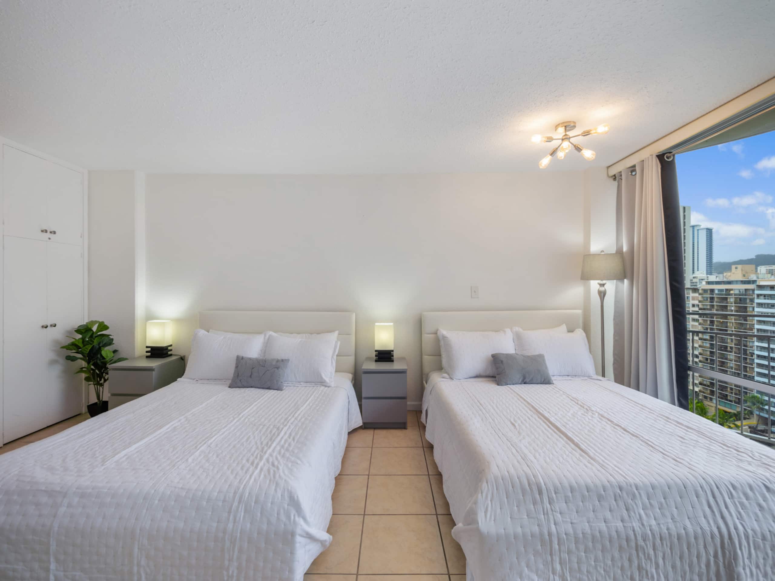 Studio with Full Kitchen at Ilikai Marina - Image 16