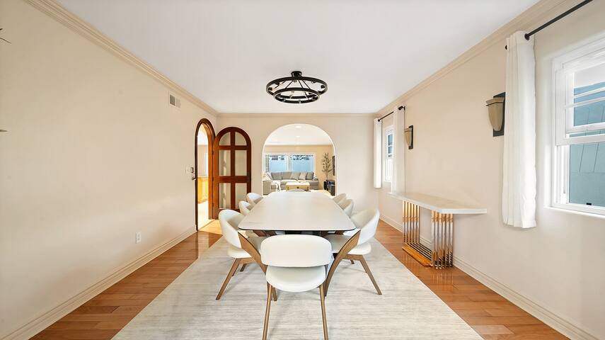 Villa In Best Location gallery image 5