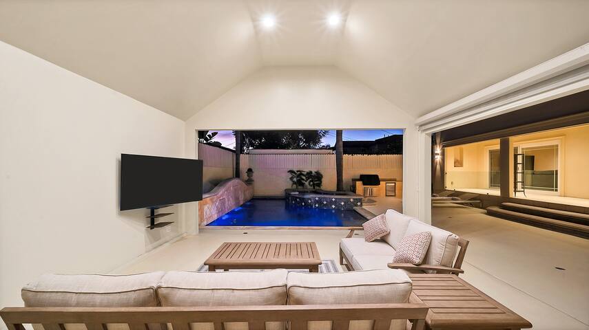 Villa In Best Location gallery image 3