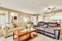 Bright 2BR Condo|Central Branson Location, Sunroom