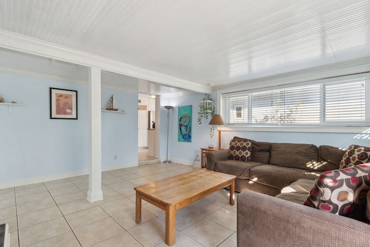 Saltwater Sanctuary | Beachside | 3br Retreat - Atlantic Beach, FL