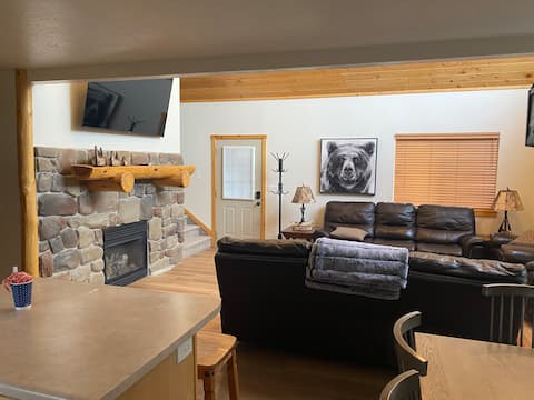 Successful Airbnb property: Moose Mountain Lodge in Garden City