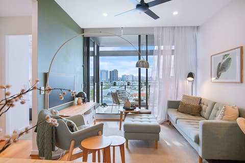 Sage Bloom: Elegant Newstead Stay with Shared Pool