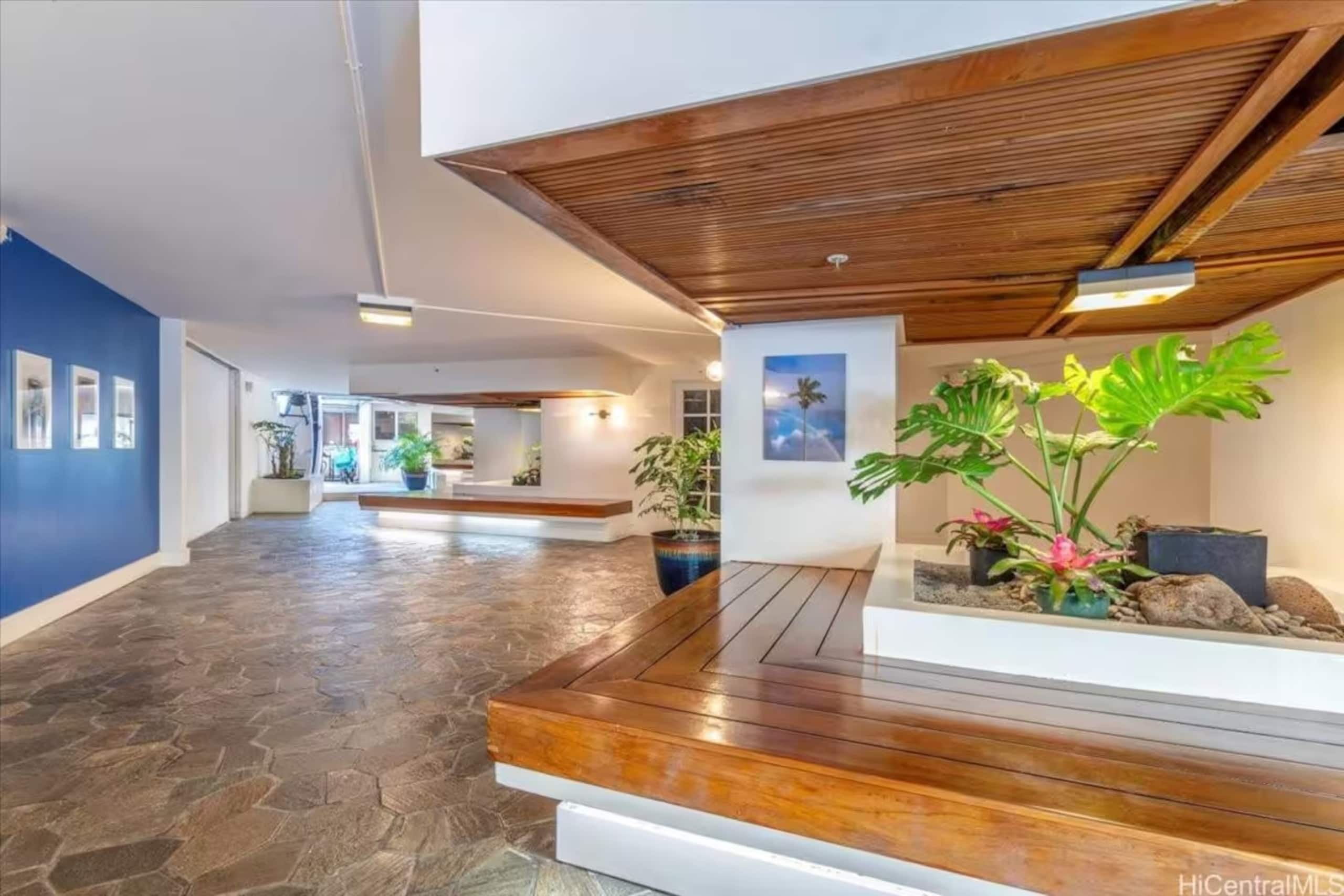 2 Min to Waikiki Beach • Bright Studio w/Balcony - Image 19