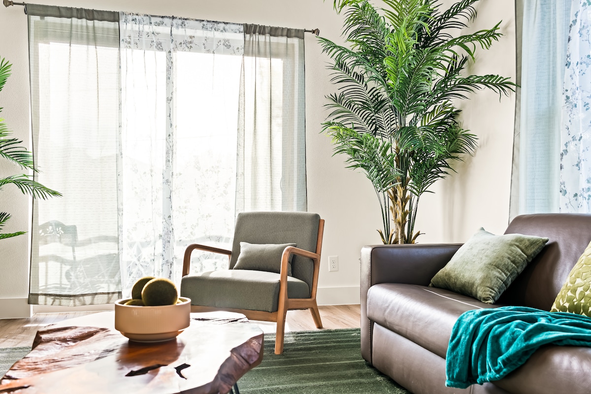 Top Airbnb: Casa Verde - King & Queen | 5 mins DT/Ellum/LwrGreen in Bryan Place