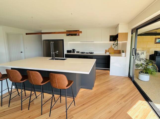 City Beach coastal retreat gallery image 5