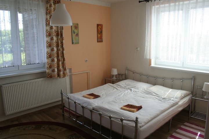 غرفة النوم 1