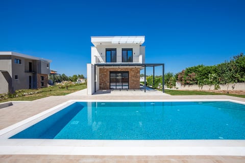 Alfie Luxury villa with private