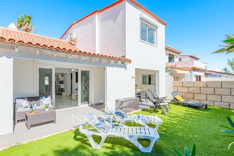 Family Villa in a Heated Pool Complex FV4