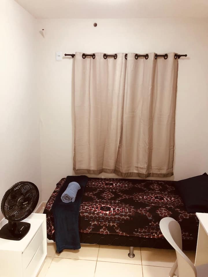 ห้องเดี่ยวพร้อมพัดลม!