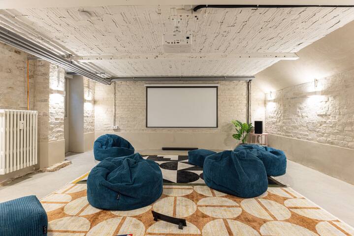 NEW! 3 Bedroom apt in Prenzlauer Berg W/ Cinema gallery image 2