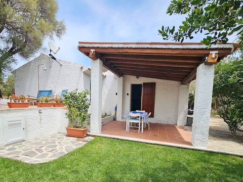 Semi-detached house in the city center with private garden