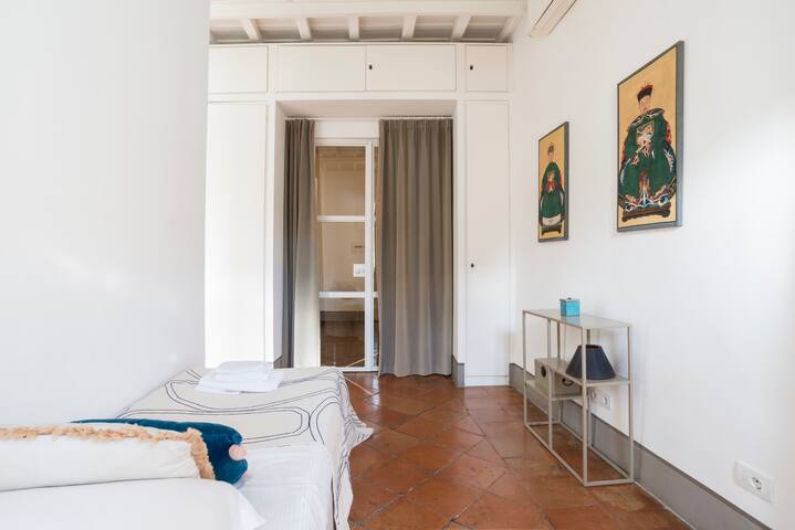 Campo de Fiori stylish apartment gallery image 3