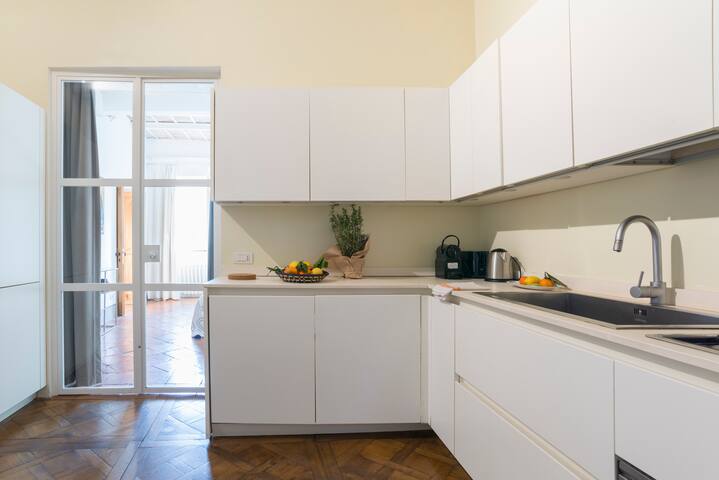 Campo de Fiori stylish apartment gallery image 4