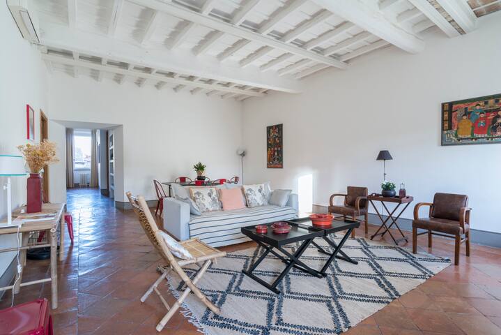 Campo de Fiori stylish apartment gallery image 2