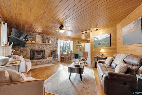 Top performing Airbnb: Bear Brow with Cub in Fort Payne / De Kalb