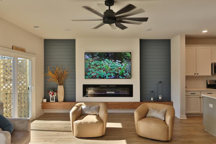 Exquisite New End Unit Private Backyard Townhome - North Charleston, SC