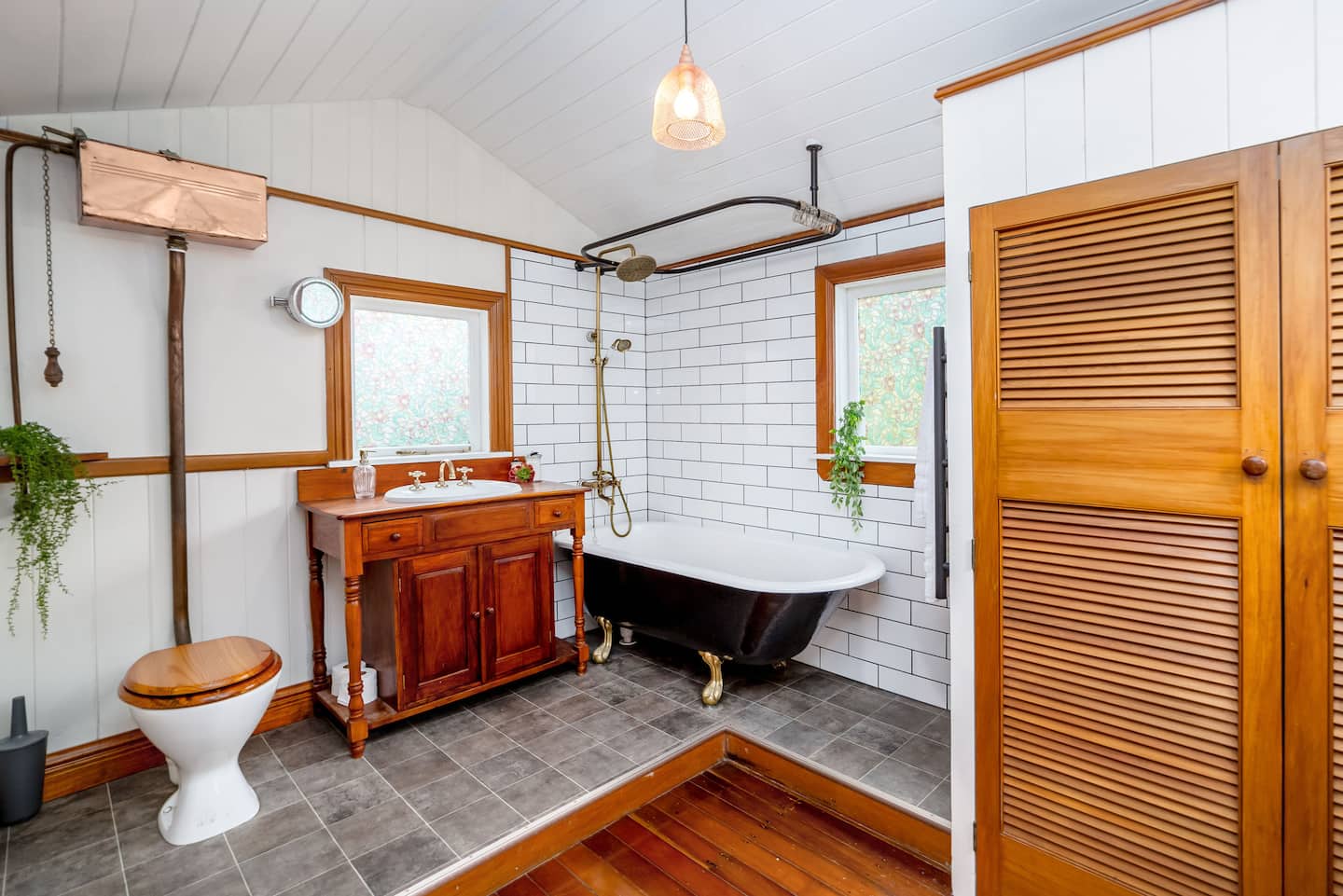 Red Door Cottage On Fox 5