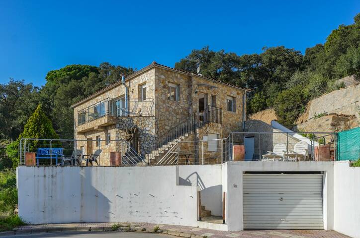 Casa con piscina privada, sea and mountain view