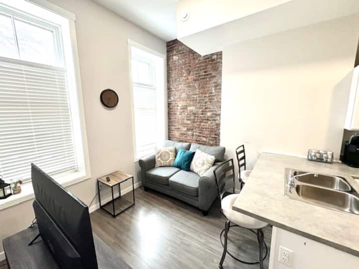 Cozy Oasis - Prime Location - Saint-John