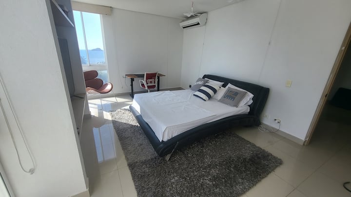 Suite principale avec vue sur la mer. (Lit Queen)