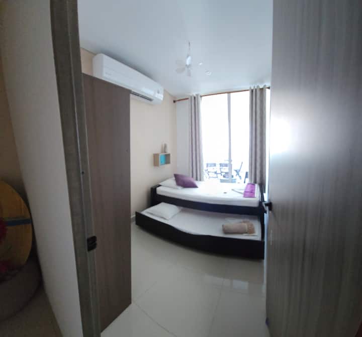 Chambre secondaire. (Cabine 2 niveaux taille simple)