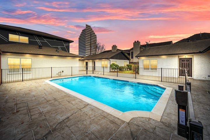 Galleria Pool - Sleeps 20 - Houston, TX