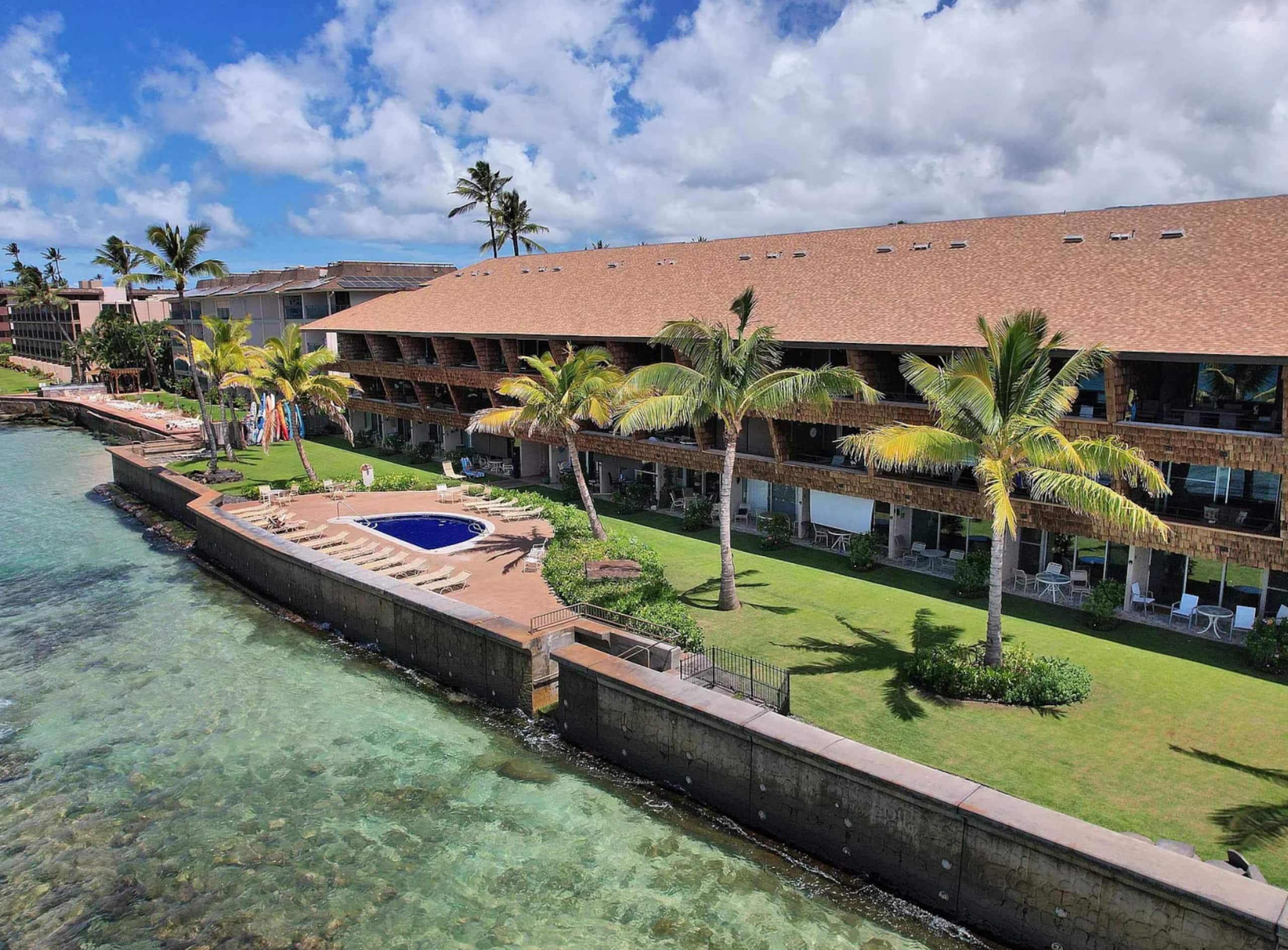Oceanfront Maui Condo-Walk to Beach, Shops, Cafés - Image 1