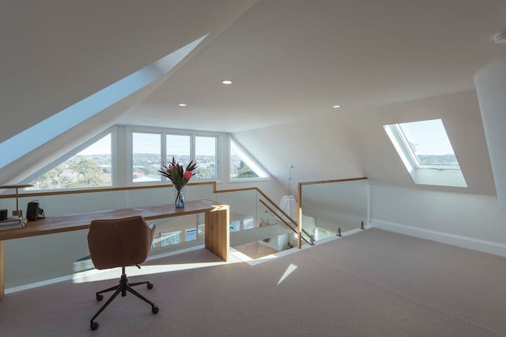 Palms of Fairlight gallery image 3