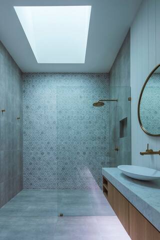 Palms of Fairlight gallery image 5