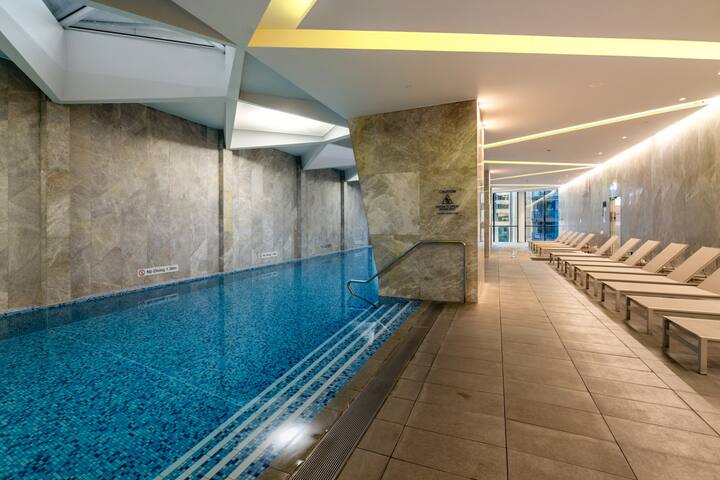 Near QV Market, Melb Central | Parking, Pool, Gym gallery image 5