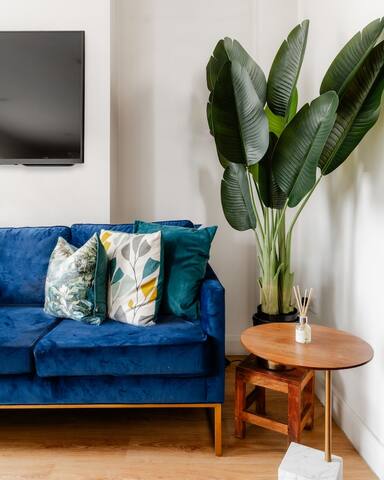 SuperCentral Cheerful Fam+ Friends Theatre Getaway gallery image 5