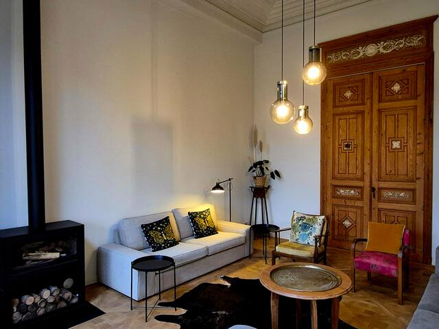Stylish town house gallery image 2