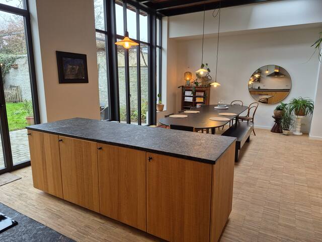 Stylish town house gallery image 3