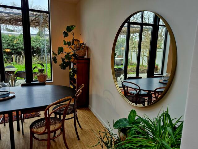 Stylish town house gallery image 5