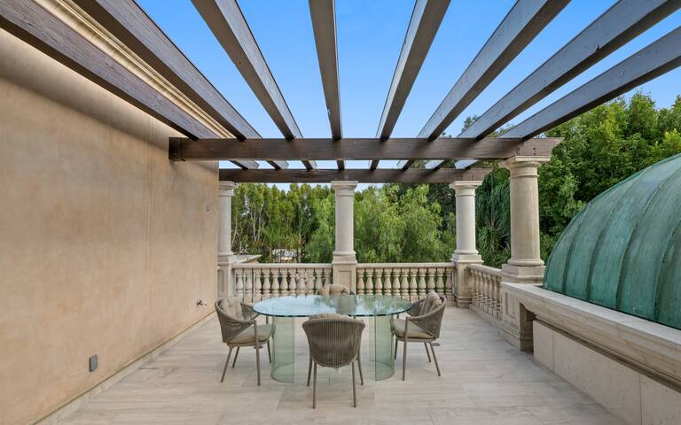 French Estate In Beverly Hills gallery image 5