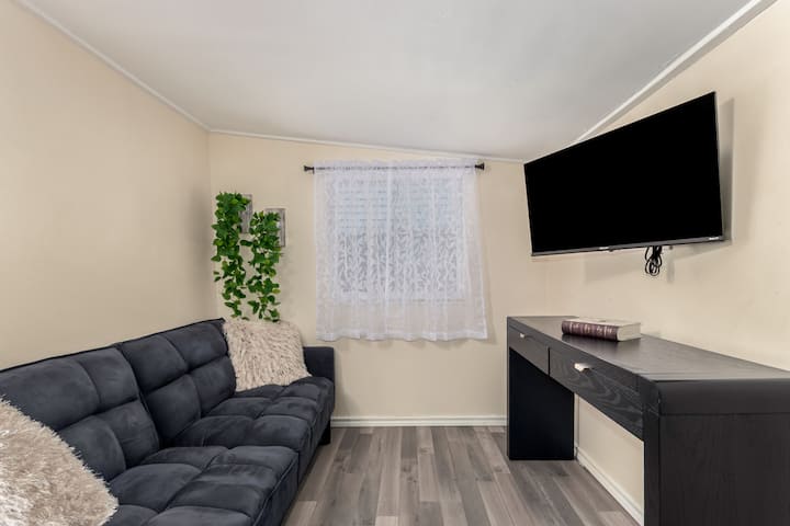 Den s futónom/posteľou.