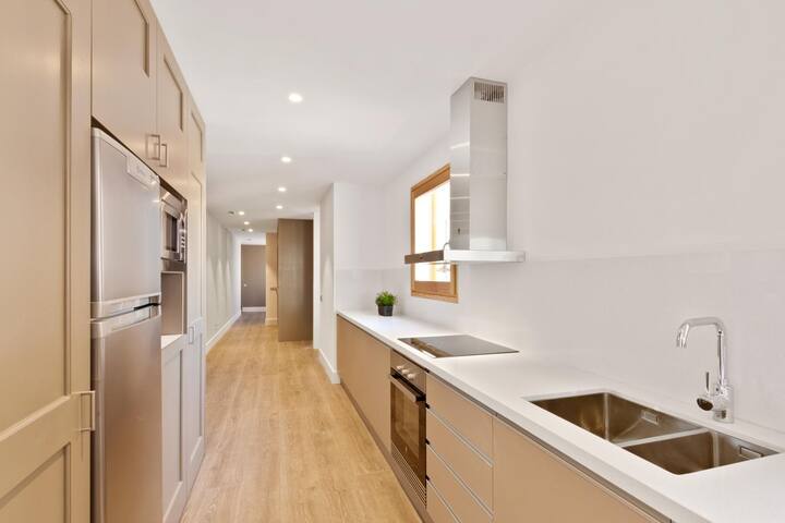 Bright 2Bedroom city center gallery image 3