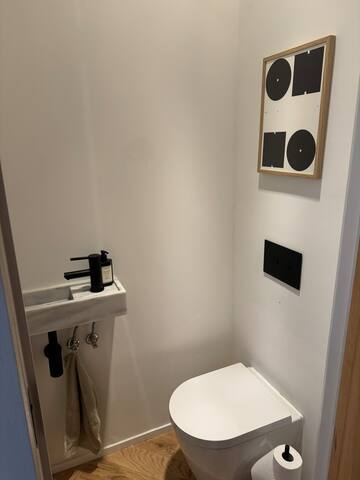 Trendy Waterfront Apartment gallery image 5