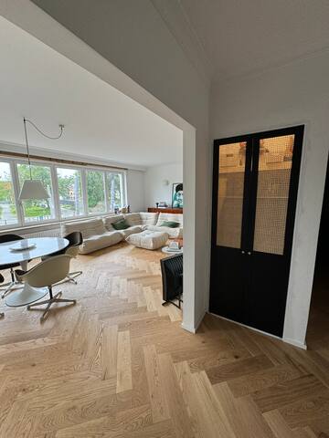 Trendy Waterfront Apartment gallery image 4