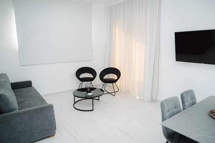 Nissi Route 76, Penthouse Three Bedroom Apt - アヤナパ