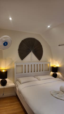 3 BHK Apt. Haymarket/Leicester Square/Soho – HY04