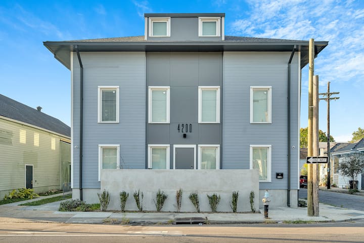 Bywater | Entire 2nd Floor, 4 Apts, Sleeps 28!
