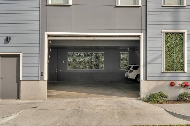 Bywater | Entire 2nd Floor, 4 Apts, Sleeps 28! gallery image 5