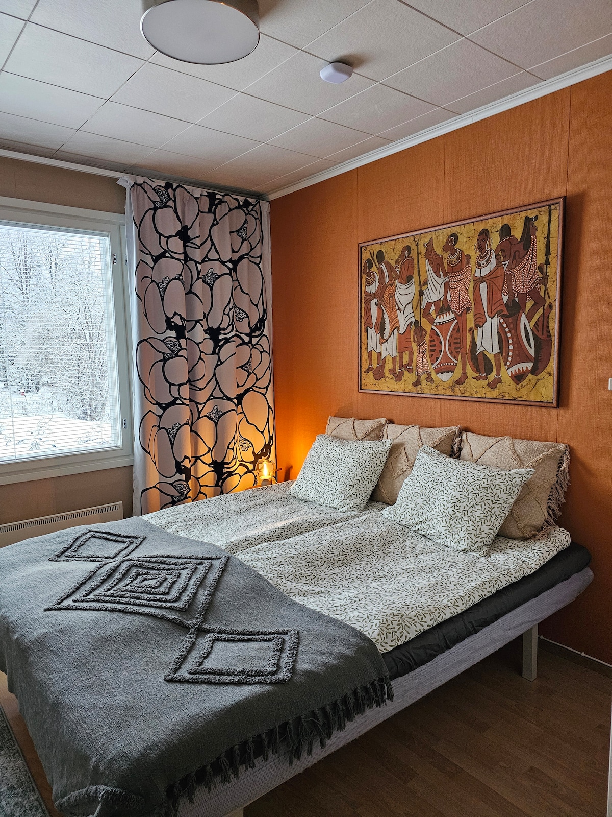 Este dormitorio tiene una cama doble. Si es necesario, las camas se pueden separar en camas individuales.