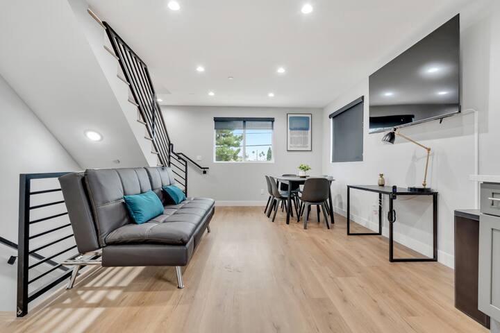 Culver Getaway 6BR | Near Marina gallery image 3