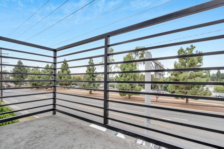 Culver Getaway 6BR | Near Marina gallery image 2