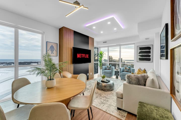 Skyline Bliss | CN Tower+ Sunset VIEWS | Seeps 8