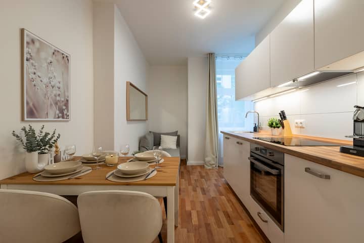 3 Room Spacious  Apartment At Boxhagener Platz - Berlin