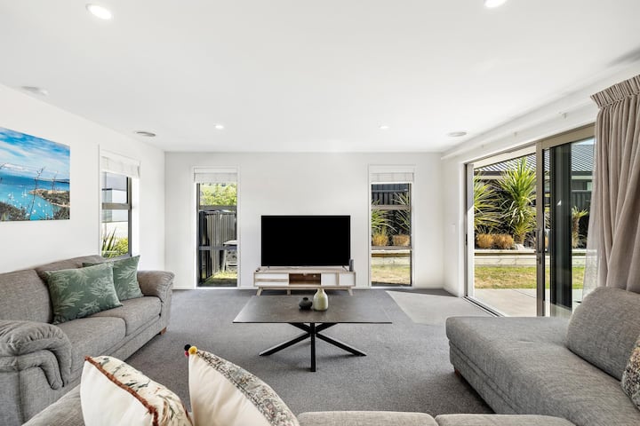 Spacious Modern Retreat | Near Shops & Cafés - Arrowtown